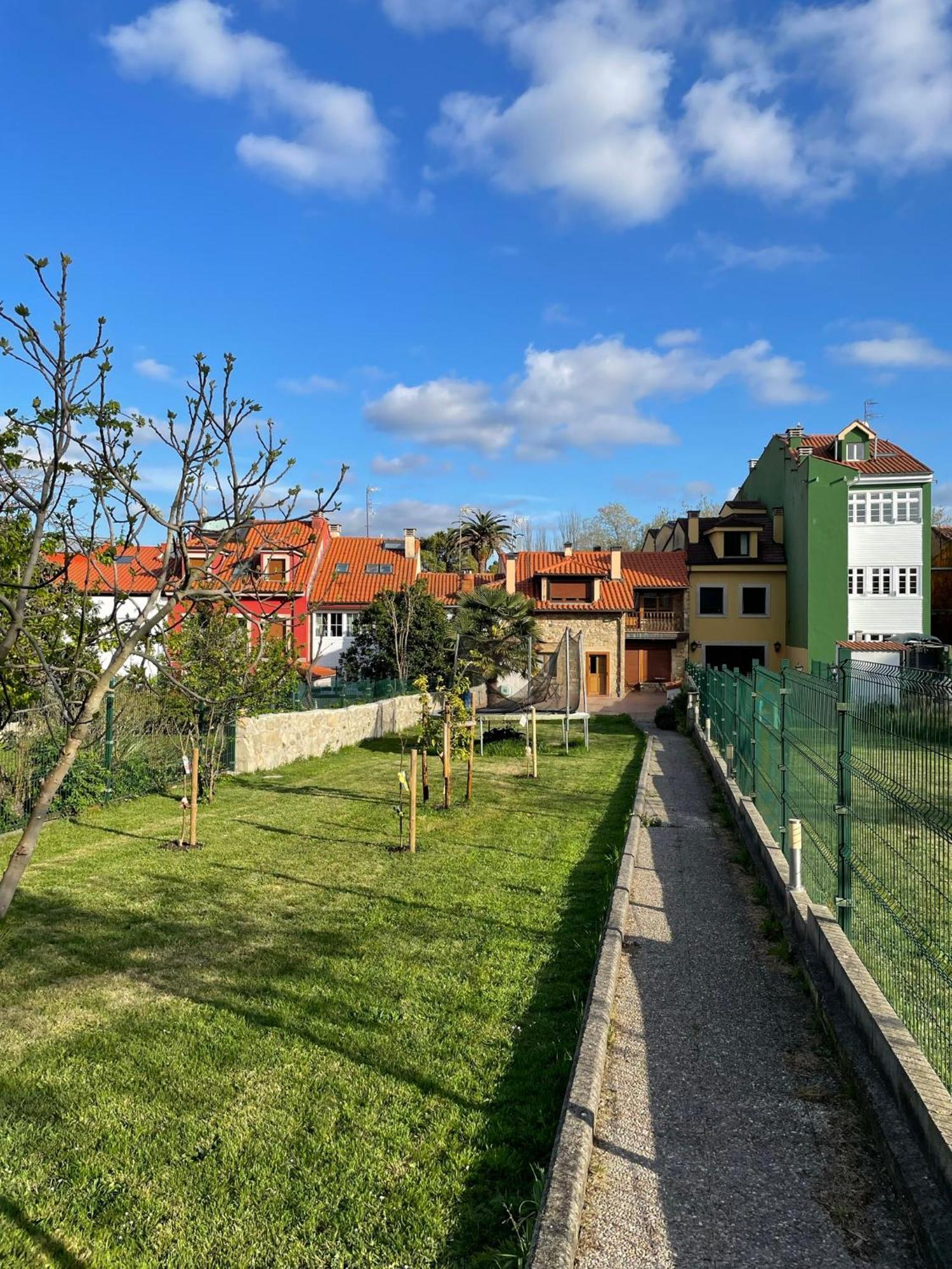 La Santina Y Su Jardin Apartment Aviles Exterior photo